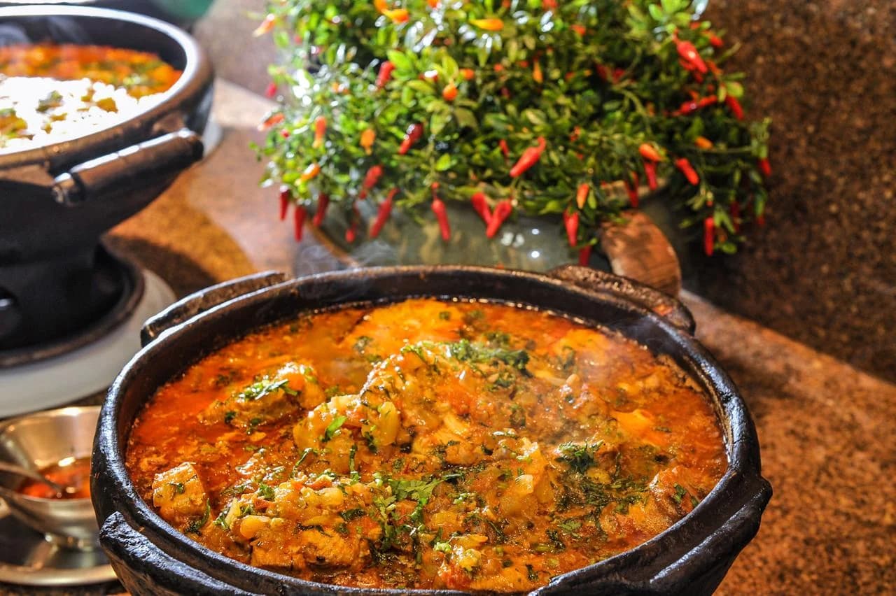 Moqueca na panela de barro