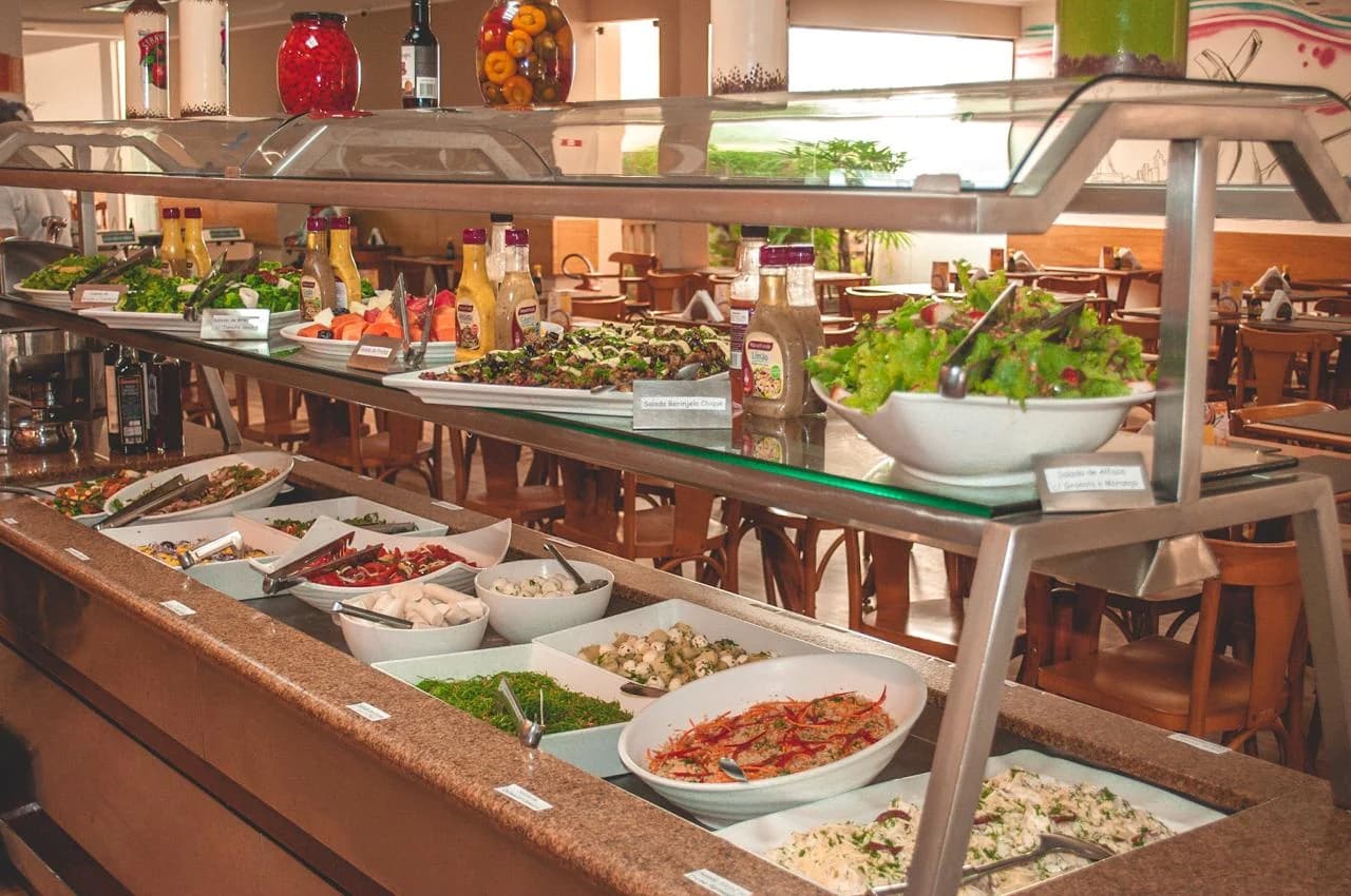 Buffet de saladas frescas do Salsa Self-Service